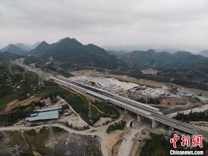 貴州省首條城際高速鐵路——安六鐵路開始聯(lián)調(diào)聯(lián)試。中國鐵路成都局集團(tuán)公司供圖